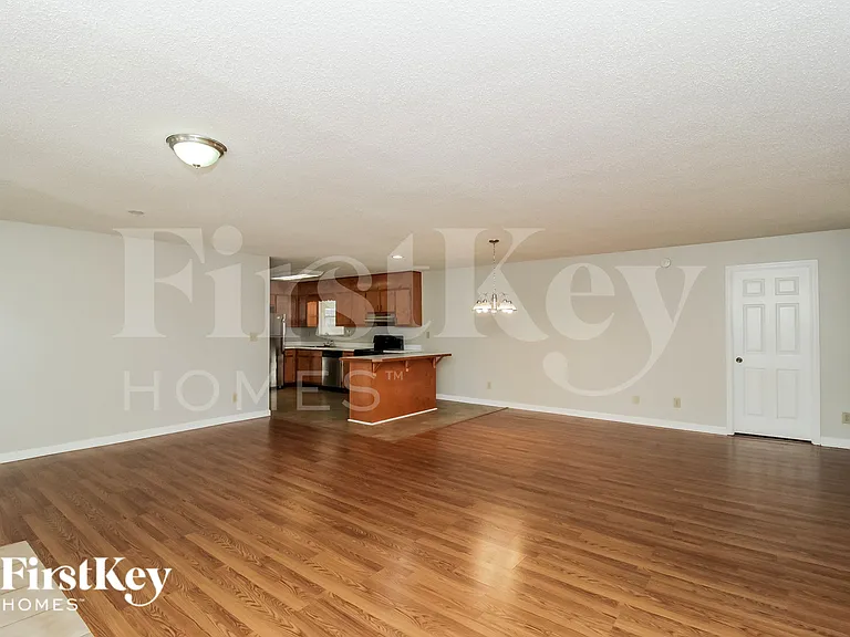420 Castlewood Rd — Photo 4