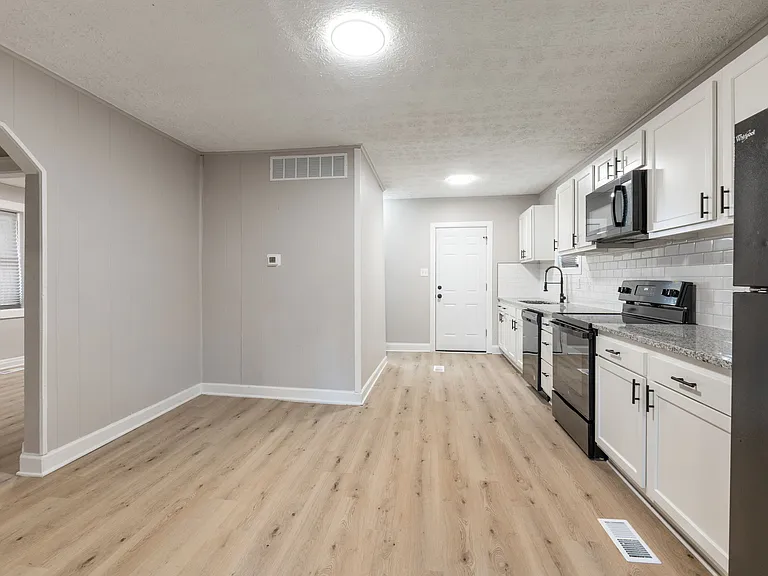 2045 Briarwood Ave — Photo 12