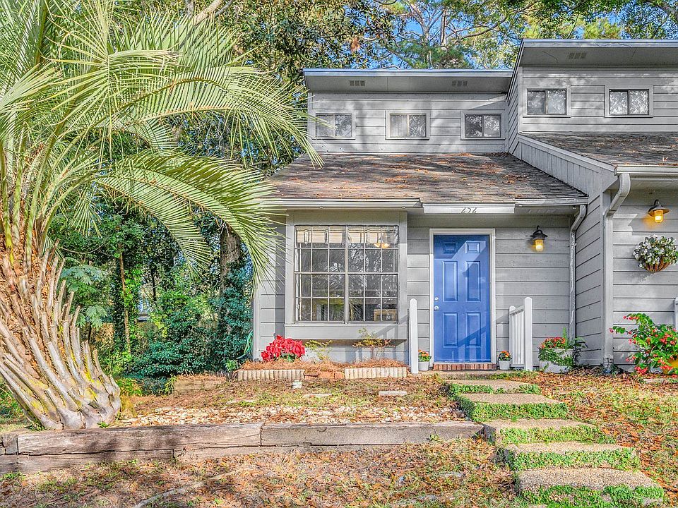 1st image of 252 Whetherbine Way E
