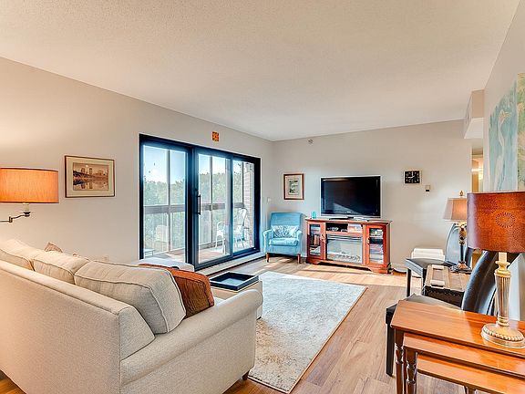 3rd image of 6615 Lake Shore Dr #611