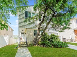 41 Middle Loop Rd, Staten Island, NY 10308