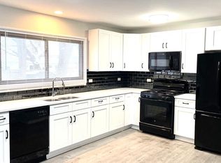 672 Briar Rd, Wauconda, IL 60084