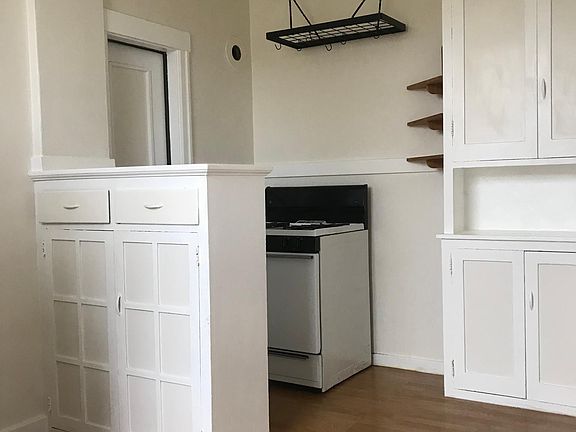 4th image of 1000 Judah St APT 204