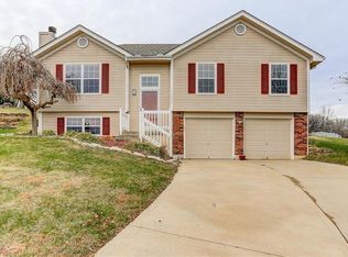 1222 Windcrest Ct, Grain Valley, MO 64029
