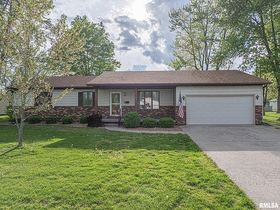 3rd image of 8 Mitchell Dr