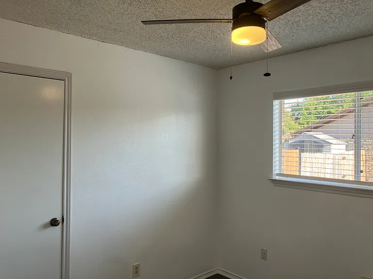 3002 Clover Ln — Photo 8