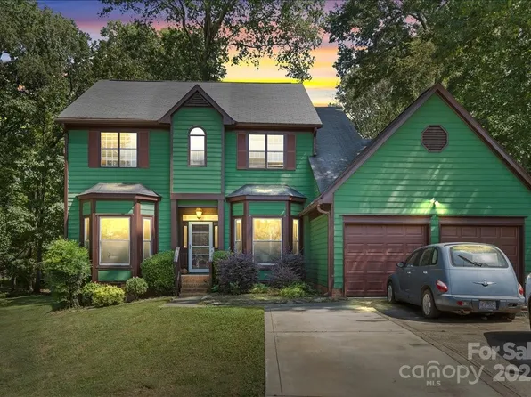 705 Wild Oak Ct, Charlotte, NC 28216