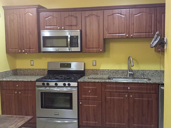 4th image of 11921 NW 39th St