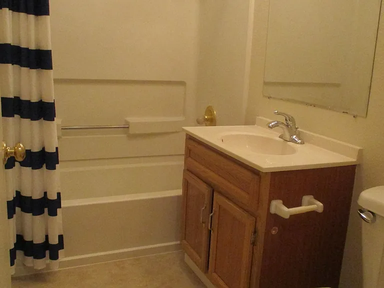 1608 Laburnum Ave — Photo 9