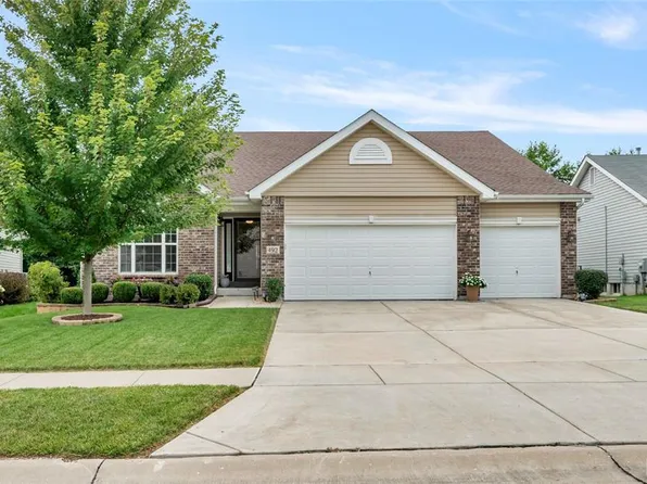 492 Pleasant Breeze Dr, Wentzville, MO 63385