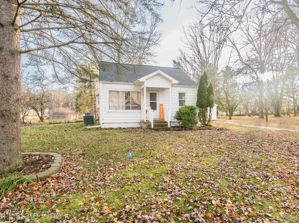 2609 Midwood St, Lansing, MI 48911