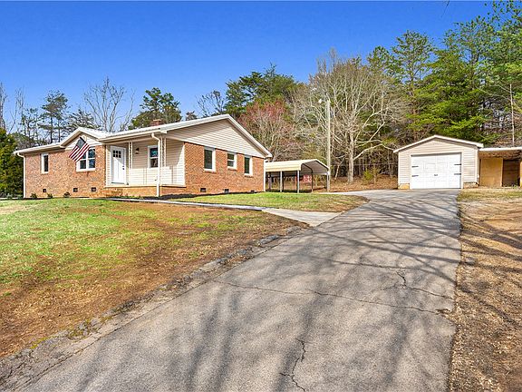 3rd image of 553 Singing Pines Rd