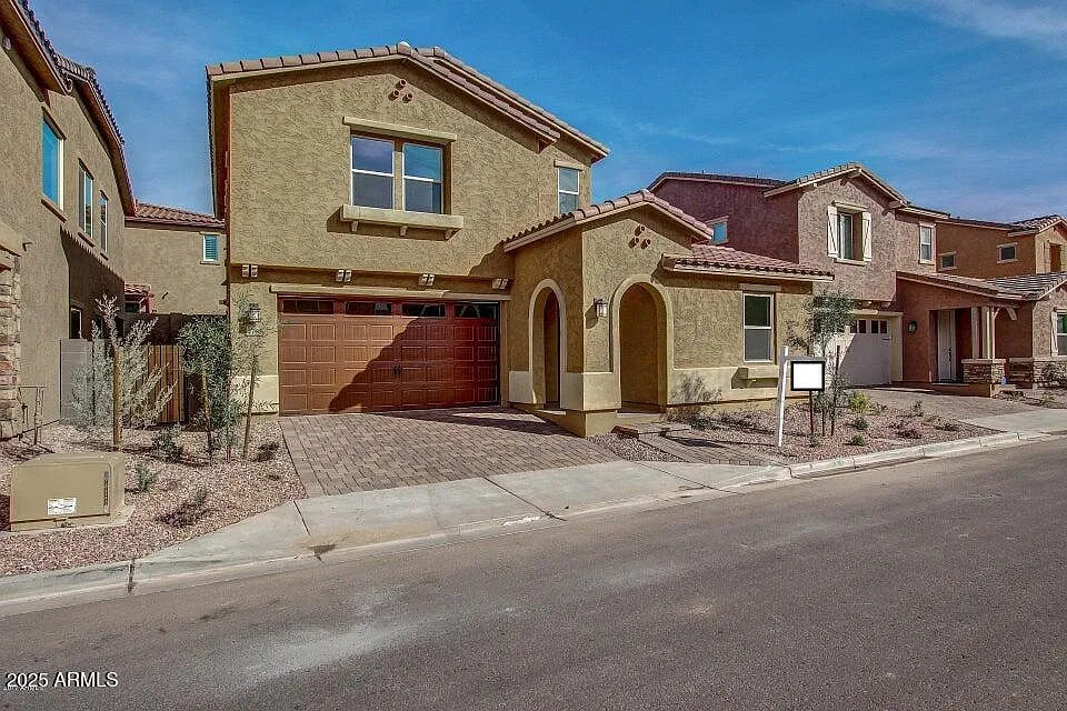 3 bed, 3.0 bath, 1800 sqft, $2,995 — Photo 2