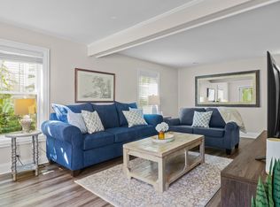 110 E Sunnyside Ave, Libertyville, IL 60048