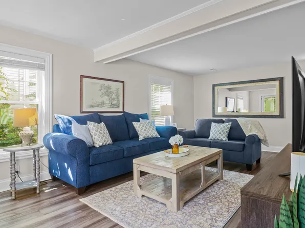 110 E Sunnyside Ave, Libertyville, IL 60048