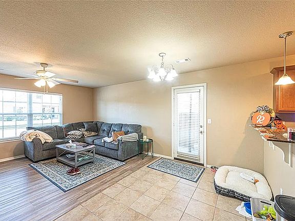 4th image of 4416 W Pecan St