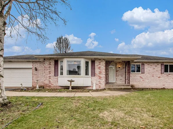 8912 Mission Dr, Brighton, MI 48116