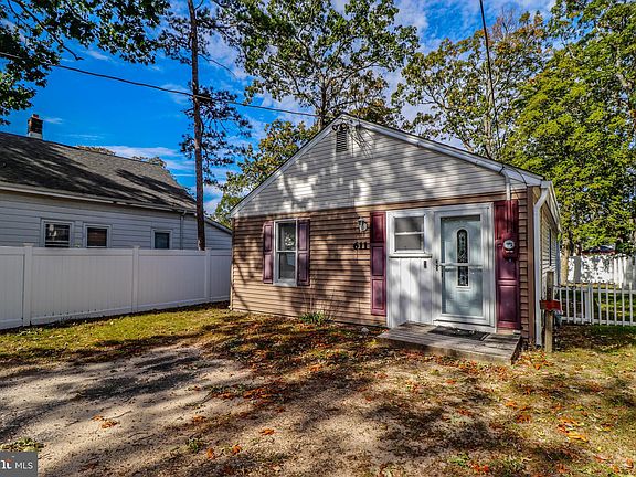 2nd image of 611 Anthony Ave