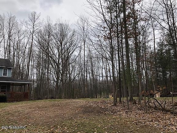 3rd image of 19643 Heights Circle Dr