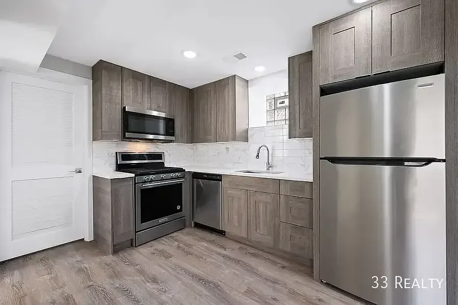 3527 S Damen Ave photo 1