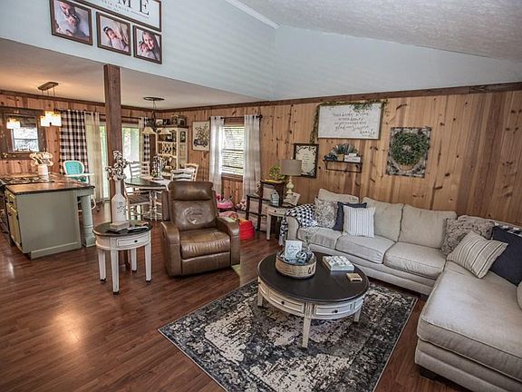 3rd image of 364 Lakeview Dr