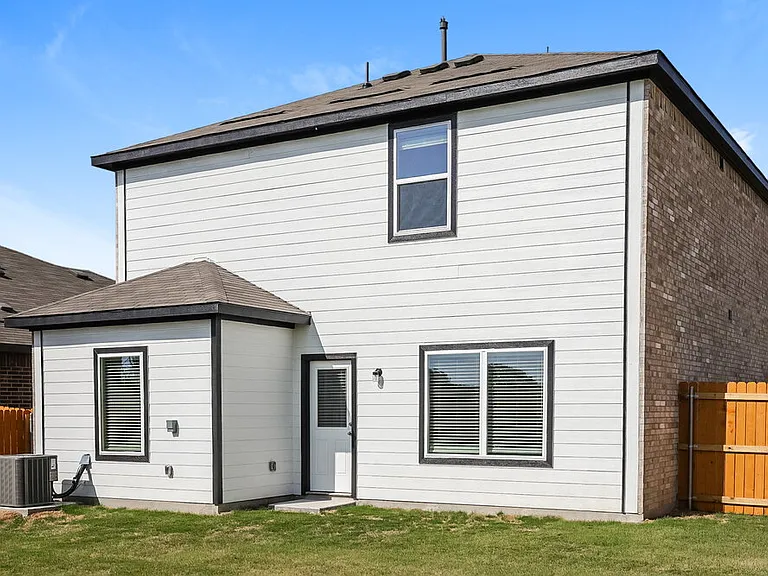 301 Patton Ln — Photo 16