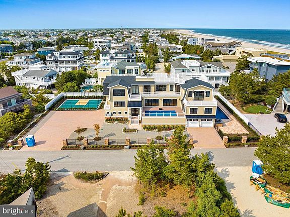 3rd image of 131C S Long Beach Blvd