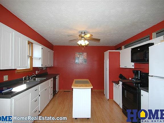 4th image of 220 Greenwood Dr