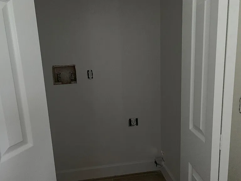 indoor hook ups for washer/dryer
