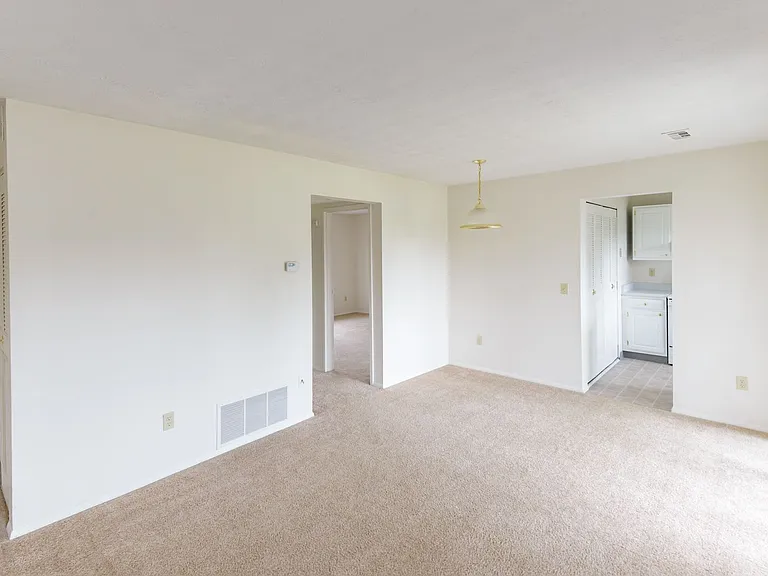 Windsor Gardens Apartments — Photo 74