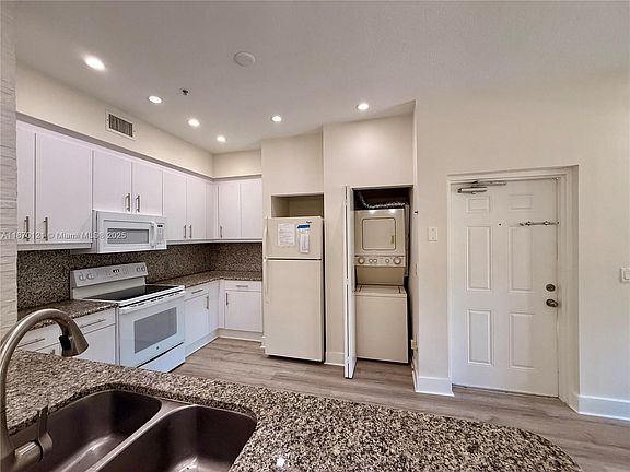 5th image of 7330 NW 114th Ave #2085