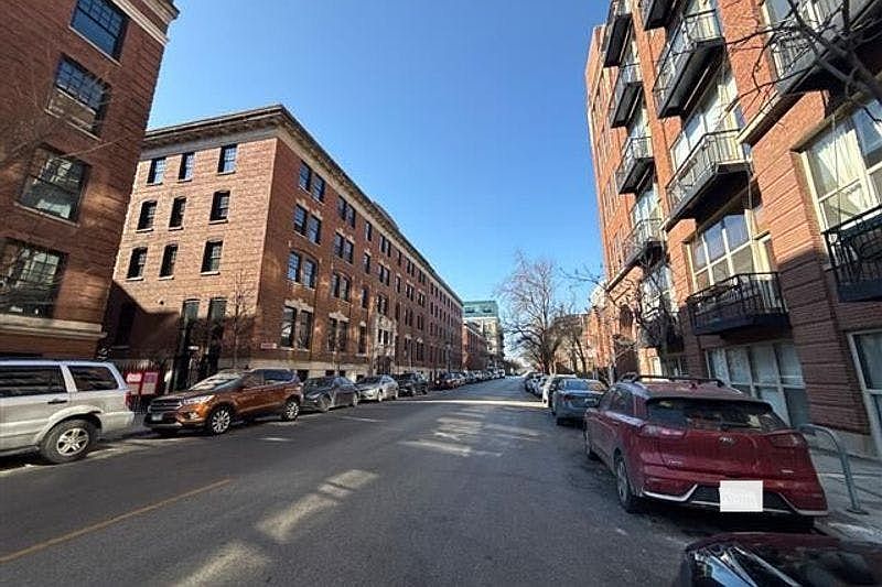 2nd image of 1500 W Monroe St