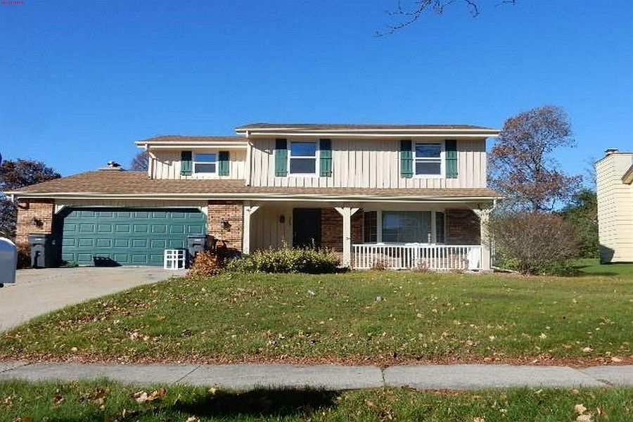 1st image of 905 Canterbury Ln