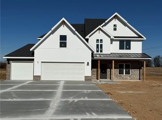 2100 Taylor Orchard Rd, Gentry, AR 72734