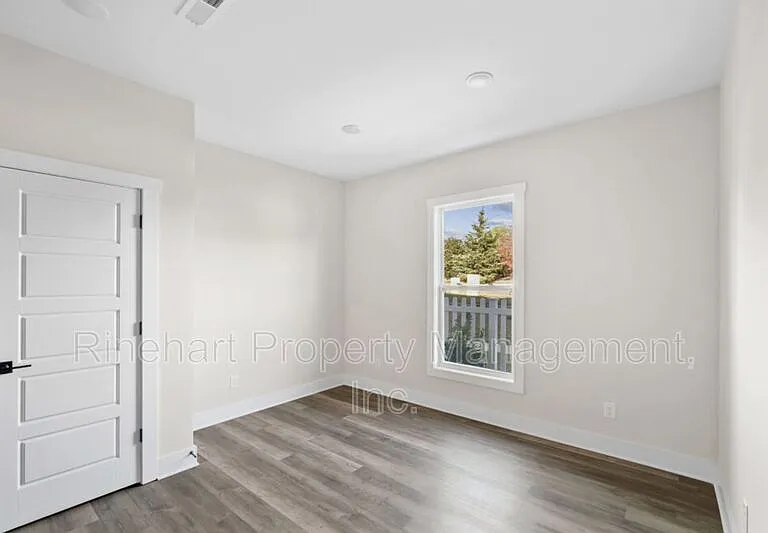 648 Melville Dr — Photo 12