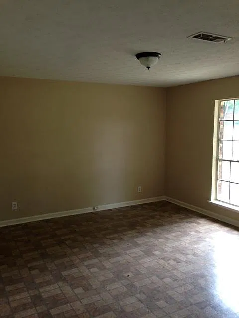 3 bed, 1125 sqft, $1,395 — Photo 2