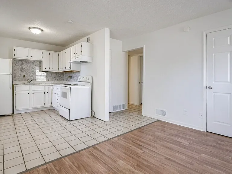 6106 E 153rd Ter — Photo 3