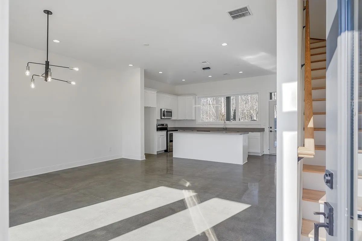 3 bed, 2.5 bath, 1519 sqft, $2,500 — Photo 4