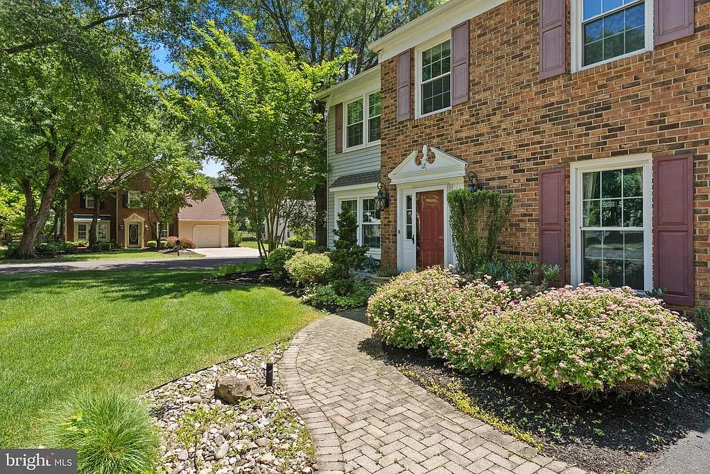 4 bed, 2.5 bath, 2264 sqft, $3,500 — Photo 3
