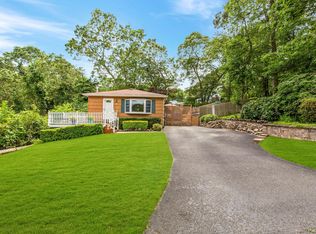 6 Hillside Rd, Sound Beach, NY 11789