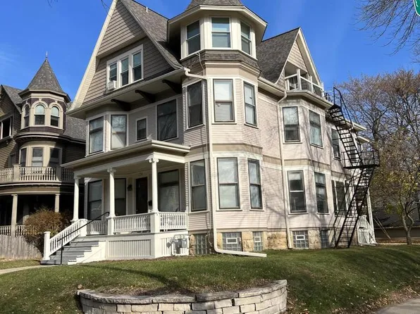 2704 North Hackett AVENUE, Milwaukee, WI 53211