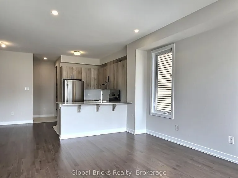 524 Oldenburg Ave — Photo 3