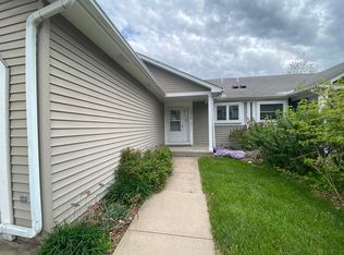 2216 Plaen View Dr, Iowa City, IA 52246