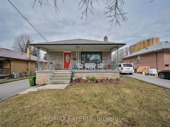 24 Loney Ave, Toronto, ON M3L 1E9