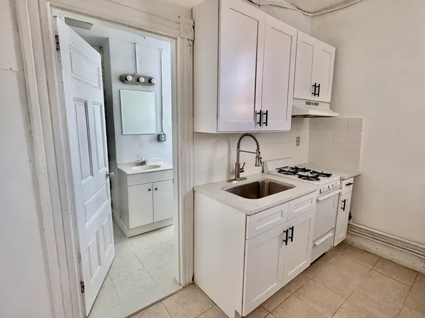 1218 N Calvert St APT 4, Baltimore, MD 21202