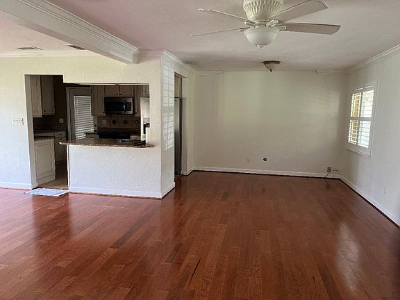 3rd image of 1551 Mayfield Ave