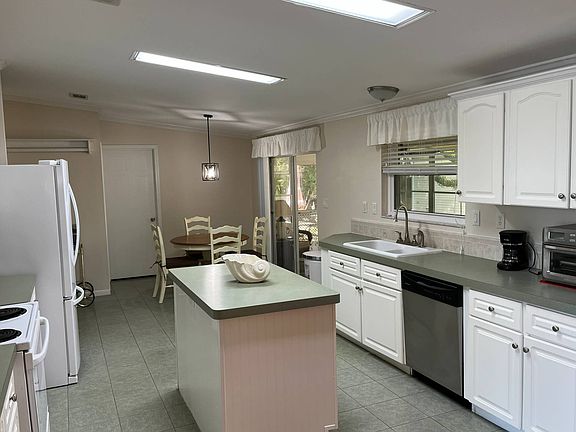 4th image of 26 Tobias Ln #357