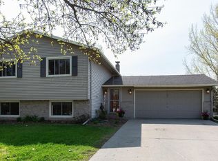 3007 17th Ave S, Moorhead, MN 56560
