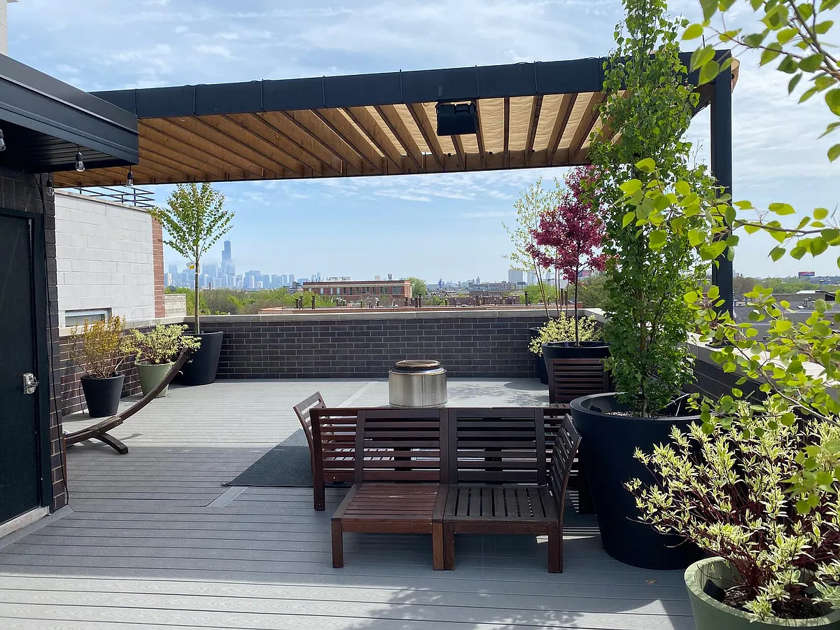 Building Photo - 2405 N Greenview Ave #4