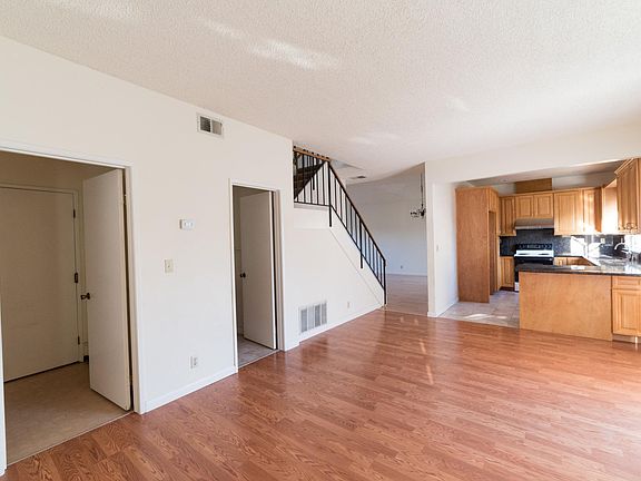 3rd image of 4602 Amiens Ave